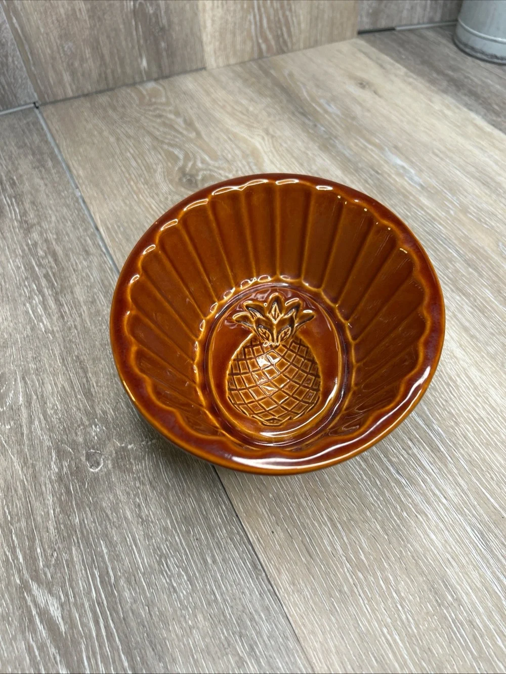 🍮 Williams Sonoma Brown Ceramic Pineapple Mold / Decorative Wall Hanging Bowl